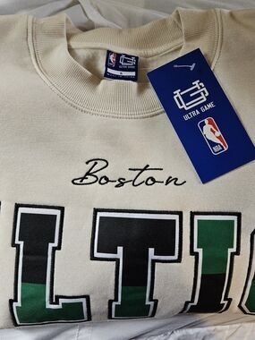 Womans Boston CelticsUltra Game x NBA Boston Crewneck Sweatshirt - Cream & Green